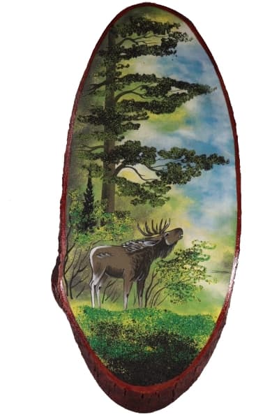 Картина на срезе дерева "Лось в лесу. Лето"