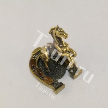 Подарок из янтаря Лошадка на удачу