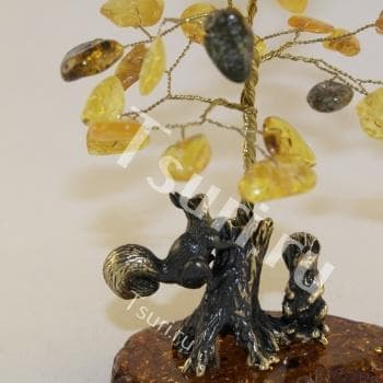 Сувенир на янтаре Янтарное дерево счастья с белочками