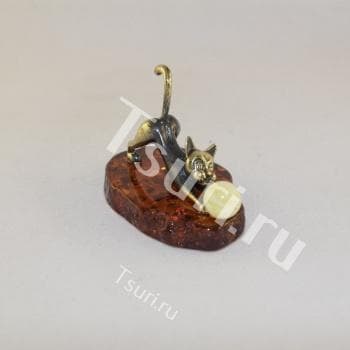 Подарок из янтаря Кошка игрунья