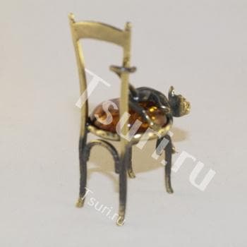 Сувенир на янтаре Кот на стуле
