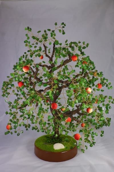 Яблоня из нефрита
