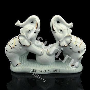 Статуэтка Два слона на шаре Желаю удачи из фарфора