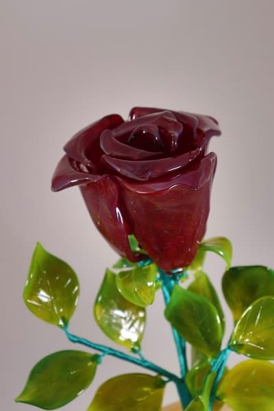 Роза из стекла бордовая