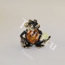 Подарок из янтаря Лягушонок