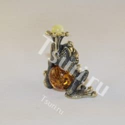 Сувенир на янтаре Лягушка с короной