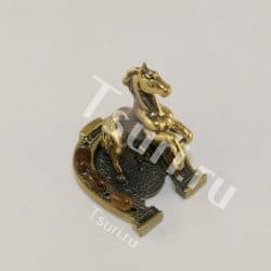 Подарок из янтаря Лошадка на удачу