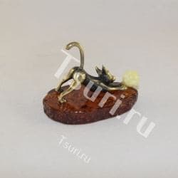Сувенир на янтаре Кошка игрунья