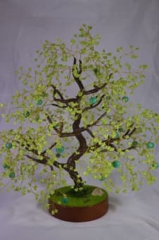 Яблоня из хризолита